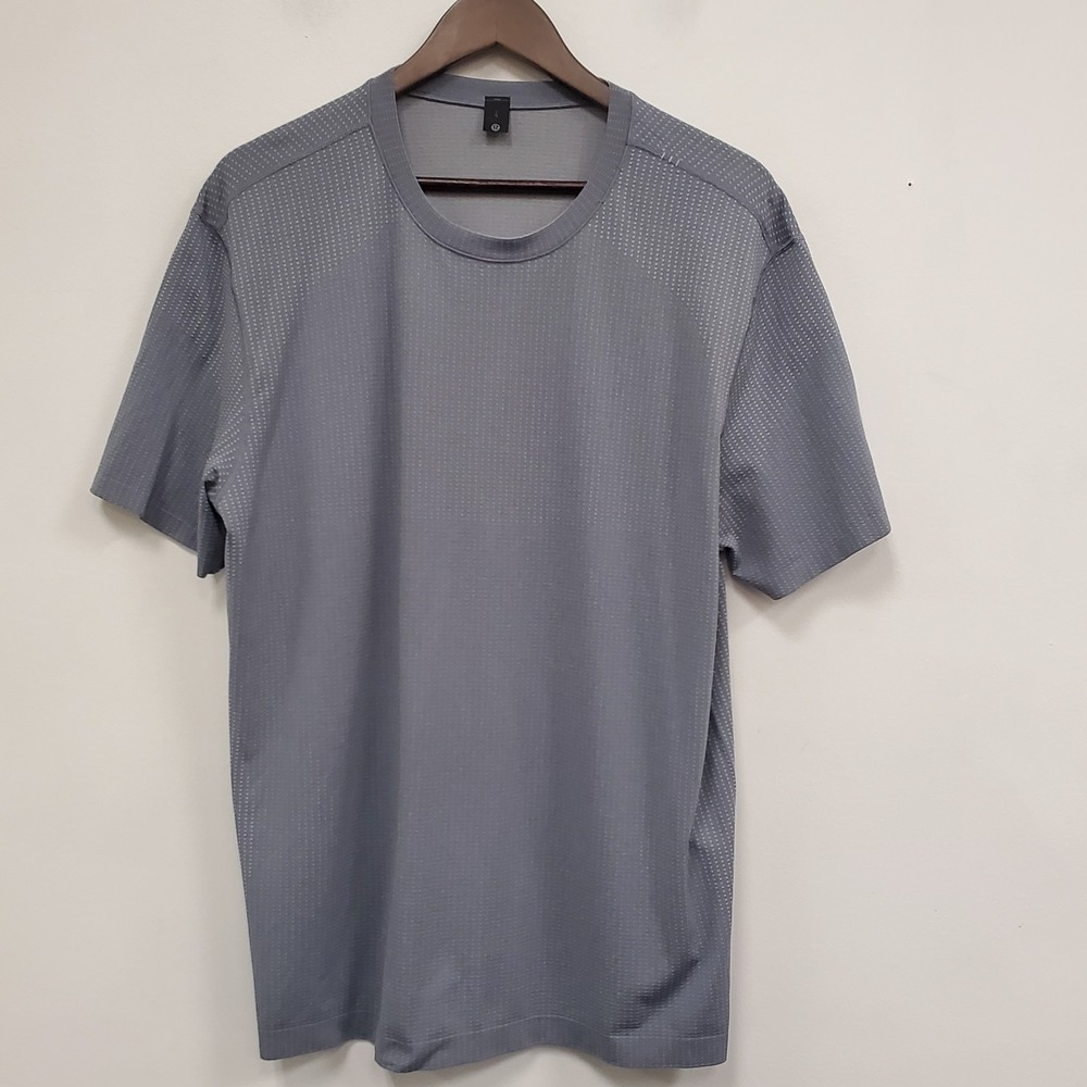 Lululemon Mens Short Sleeve Scoop Neck T Shirt Size L Gray Vented Athletic Gym